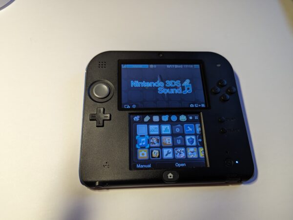 Nintendo 2DS - Black and Blue