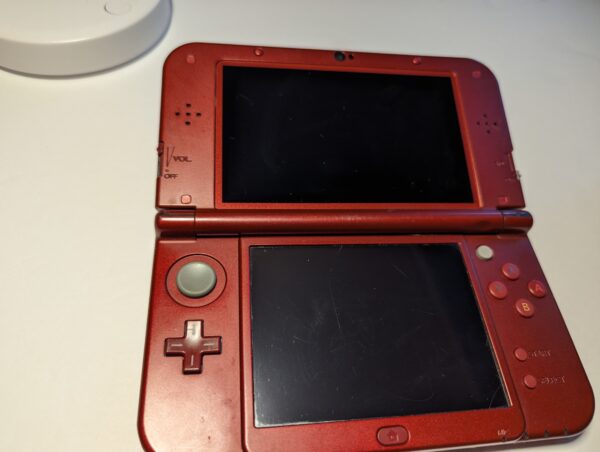 "New" 3DS XL - Red - Image 2